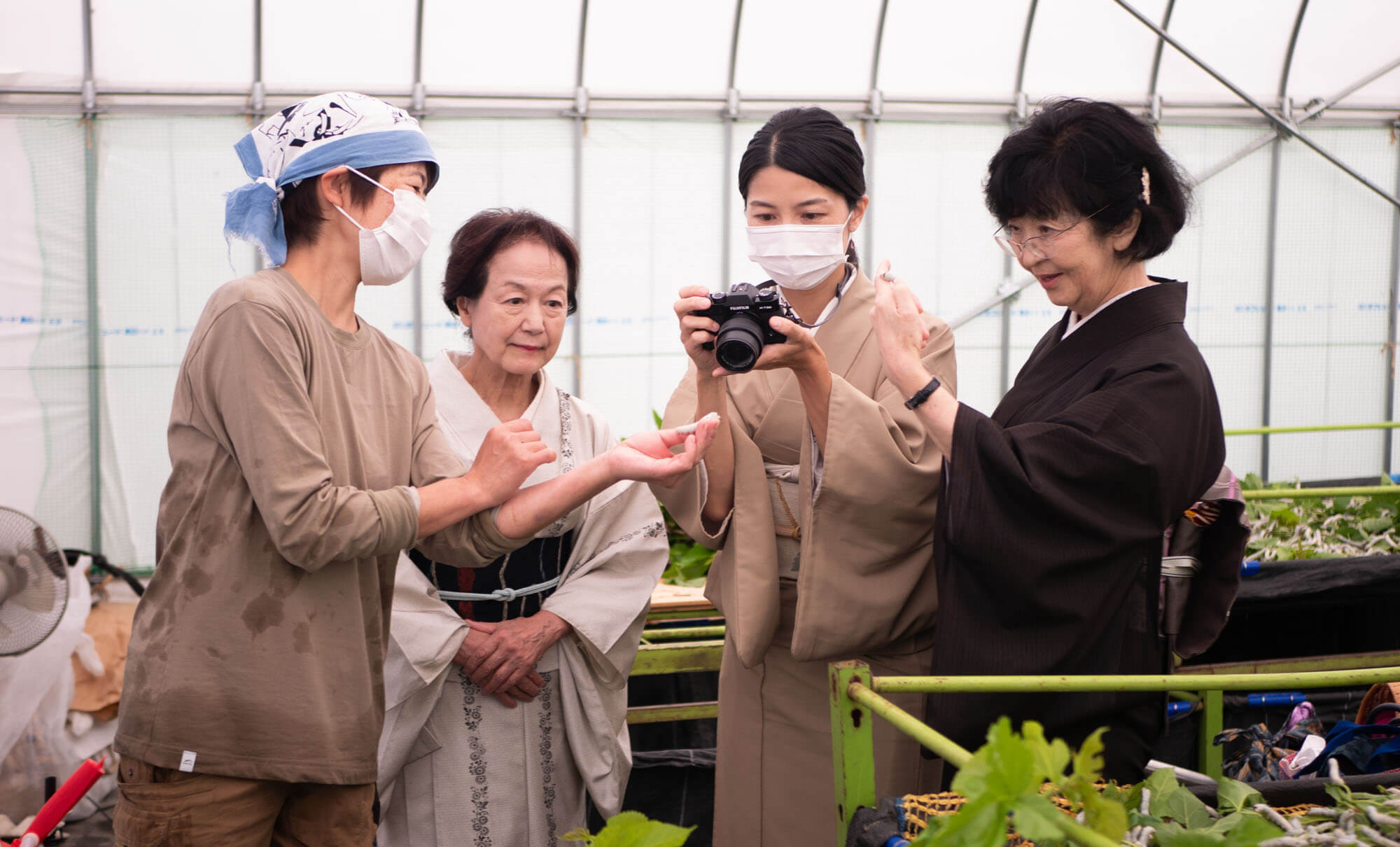 卒業生3名が訪ねました